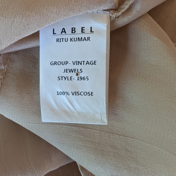 Label Ritu Kumar Flowy Cream Top With Black Beading sz L - Picture 9 of 10